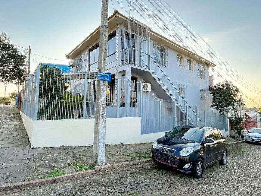 Casa com 3 quartos à venda, 360m2 em Glória, Porto Alegre - RS - imagem 4 Foto 4 de Casa com 3 quartos à venda, 360m2 em Glória, Porto Alegre - RS
