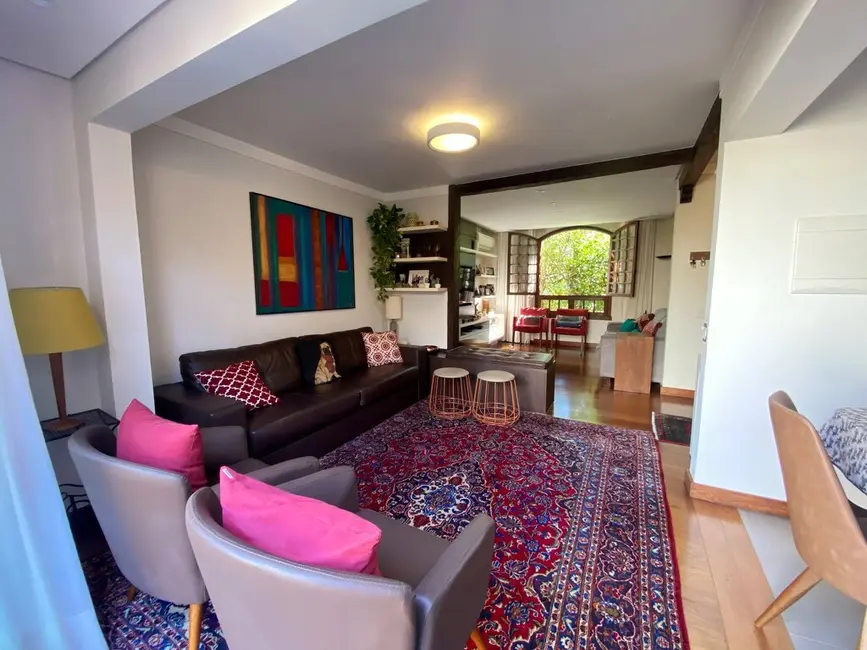 Casa com 3 quartos à venda, 300m2 em Cristal, Porto Alegre - RS - imagem 3 Foto 3 de Casa com 3 quartos à venda, 300m2 em Cristal, Porto Alegre - RS