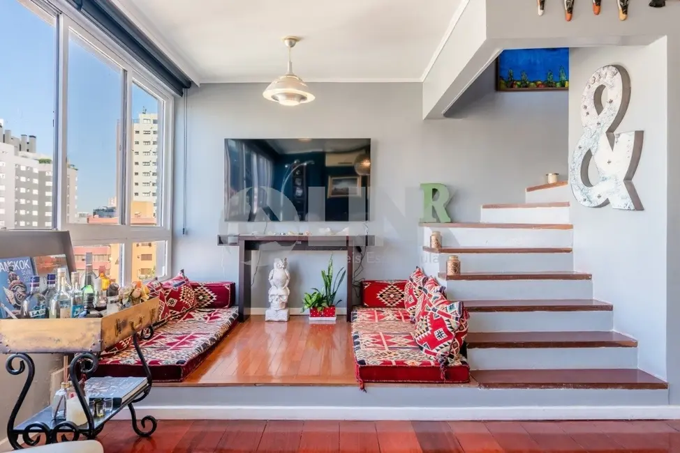 Apartamento com 4 quartos à venda, 231m2 em Moinhos de Vento, Porto Alegre - RS - imagem 4 Foto 4 de Apartamento com 4 quartos à venda, 231m2 em Moinhos de Vento, Porto Alegre - RS