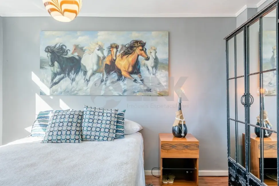 Apartamento com 4 quartos à venda, 231m2 em Moinhos de Vento, Porto Alegre - RS - imagem 9 Foto 9 de Apartamento com 4 quartos à venda, 231m2 em Moinhos de Vento, Porto Alegre - RS