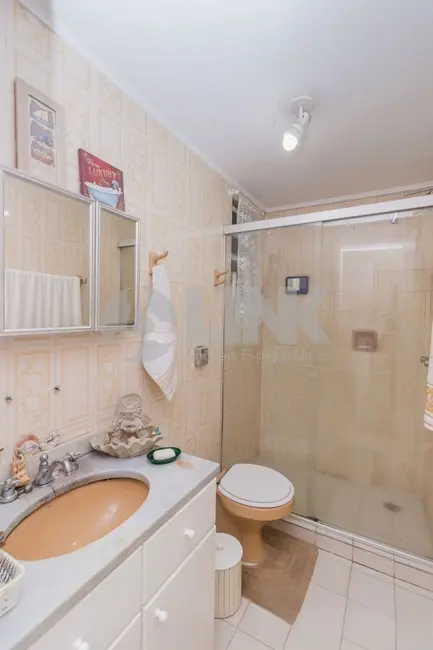 Apartamento com 3 quartos à venda, 77m2 em Passo da Areia, Porto Alegre - RS - imagem 9 Foto 9 de Apartamento com 3 quartos à venda, 77m2 em Passo da Areia, Porto Alegre - RS