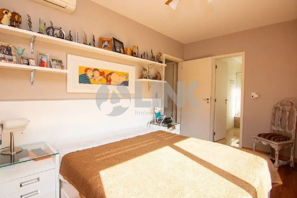 Apartamento com 3 quartos à venda, 232m2 em Petrópolis, Porto Alegre - RS - imagem 8 Foto 8 de Apartamento com 3 quartos à venda, 232m2 em Petrópolis, Porto Alegre - RS