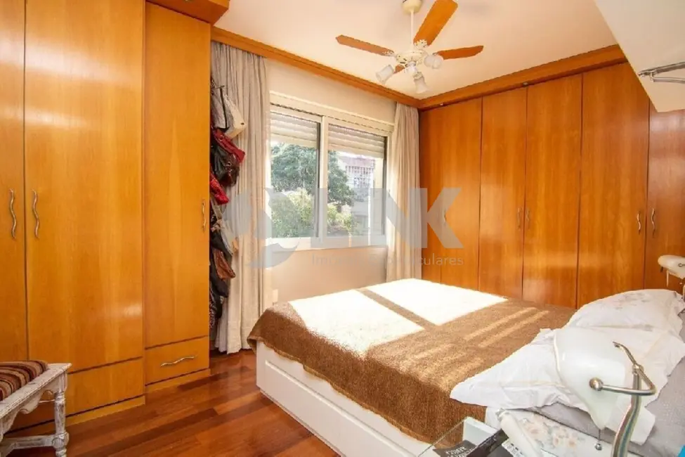 Apartamento com 3 quartos à venda, 232m2 em Petrópolis, Porto Alegre - RS - imagem 7 Foto 7 de Apartamento com 3 quartos à venda, 232m2 em Petrópolis, Porto Alegre - RS