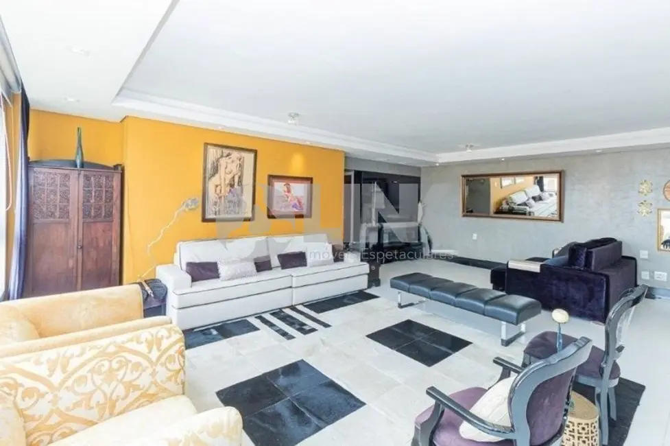 Apartamento com 3 quartos à venda, 133m2 em Moinhos de Vento, Porto Alegre - RS - imagem 8 Foto 8 de Apartamento com 3 quartos à venda, 133m2 em Moinhos de Vento, Porto Alegre - RS
