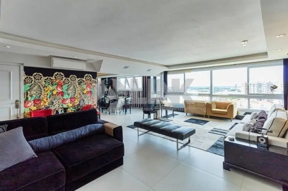 Apartamento com 3 quartos à venda, 133m2 em Moinhos de Vento, Porto Alegre - RS - imagem 3 Foto 3 de Apartamento com 3 quartos à venda, 133m2 em Moinhos de Vento, Porto Alegre - RS