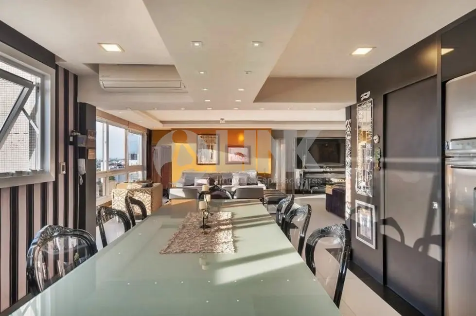 Apartamento com 3 quartos à venda, 133m2 em Moinhos de Vento, Porto Alegre - RS - imagem 7 Foto 7 de Apartamento com 3 quartos à venda, 133m2 em Moinhos de Vento, Porto Alegre - RS