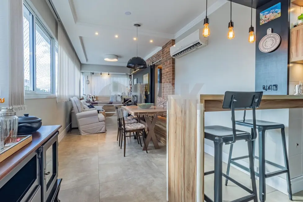 Foto 9 de Apartamento com 2 quartos à venda, 68m2 em Mont Serrat, Porto Alegre - RS