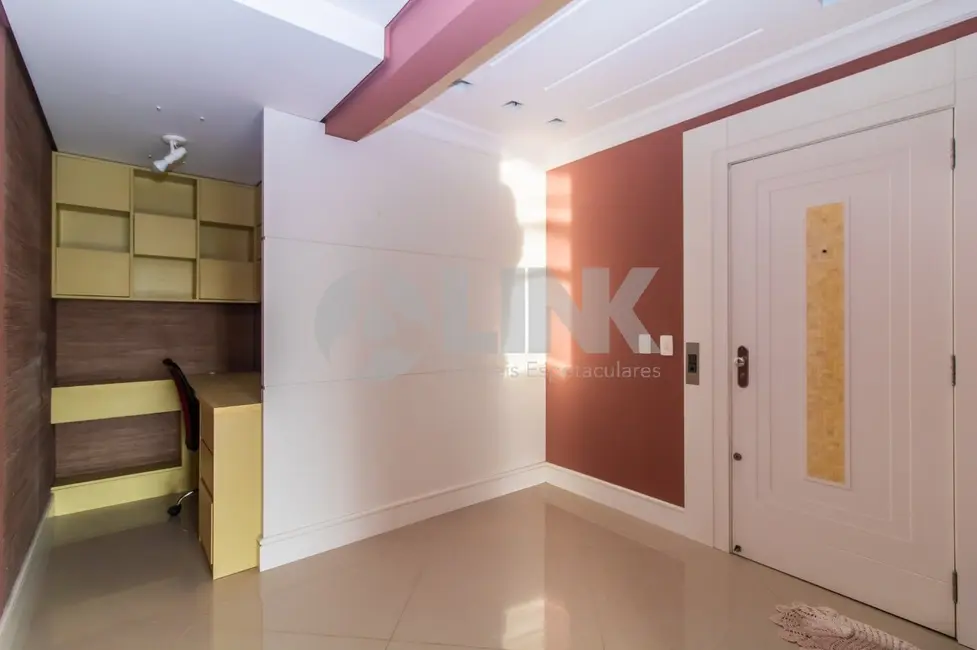 Apartamento com 3 quartos à venda, 177m2 em Higienópolis, Porto Alegre - RS - imagem 8 Foto 8 de Apartamento com 3 quartos à venda, 177m2 em Higienópolis, Porto Alegre - RS