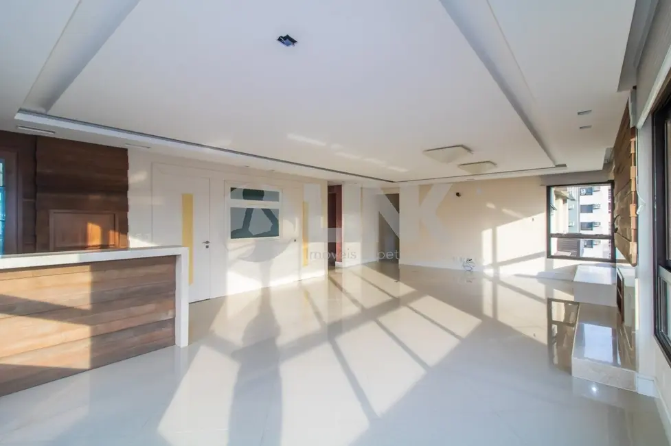 Apartamento com 3 quartos à venda, 177m2 em Higienópolis, Porto Alegre - RS - imagem 5 Foto 5 de Apartamento com 3 quartos à venda, 177m2 em Higienópolis, Porto Alegre - RS