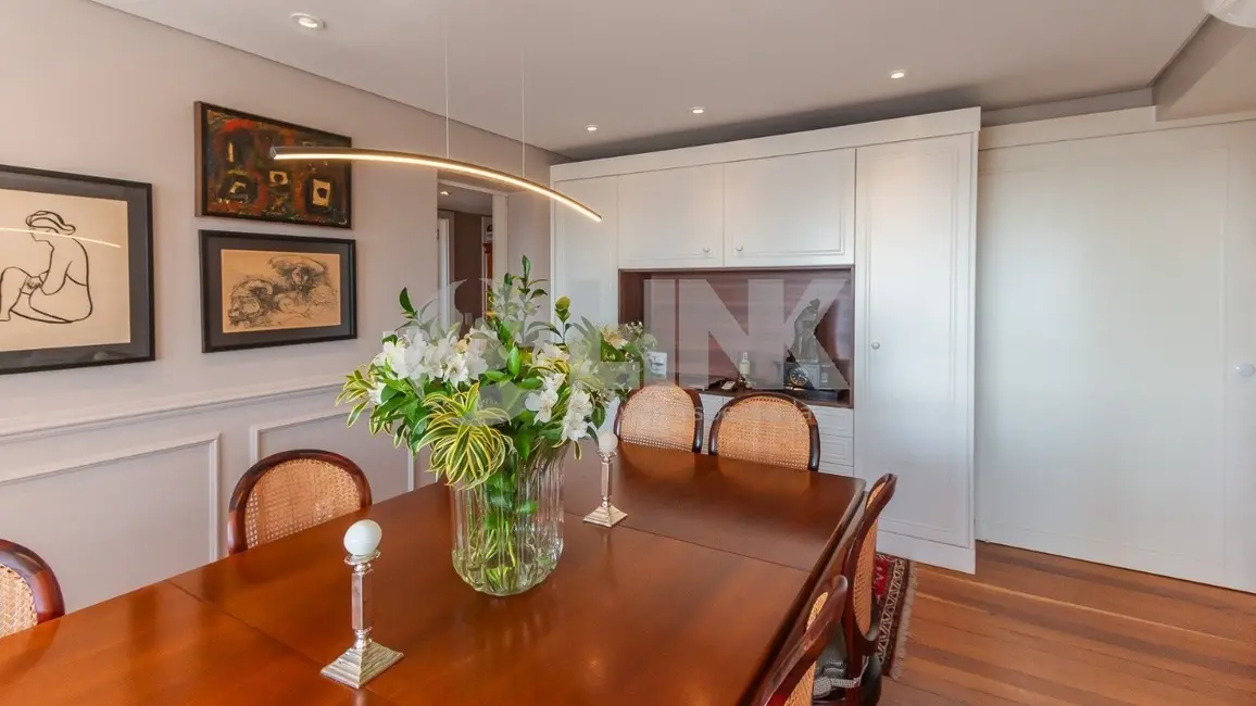 Apartamento com 3 quartos à venda, 120m2 em Moinhos de Vento, Porto Alegre - RS - imagem 8 Foto 8 de Apartamento com 3 quartos à venda, 120m2 em Moinhos de Vento, Porto Alegre - RS