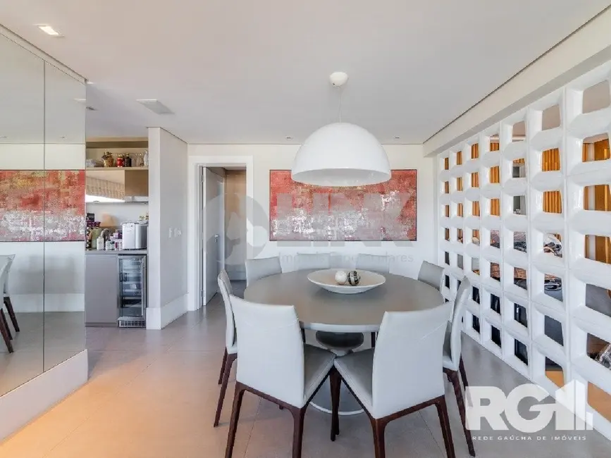 Apartamento com 3 quartos à venda, 246m2 em Moinhos de Vento, Porto Alegre - RS - imagem 6 Foto 6 de Apartamento com 3 quartos à venda, 246m2 em Moinhos de Vento, Porto Alegre - RS