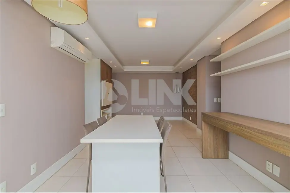 Apartamento com 3 quartos à venda, 82m2 em Passo da Areia, Porto Alegre - RS - imagem 6 Foto 6 de Apartamento com 3 quartos à venda, 82m2 em Passo da Areia, Porto Alegre - RS
