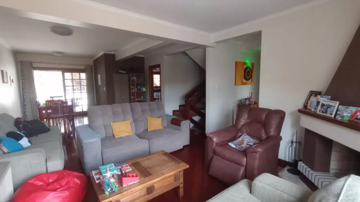 Casa com 3 quartos à venda, 220m2 em Espírito Santo, Porto Alegre - RS - imagem 5 Foto 5 de Casa com 3 quartos à venda, 220m2 em Espírito Santo, Porto Alegre - RS