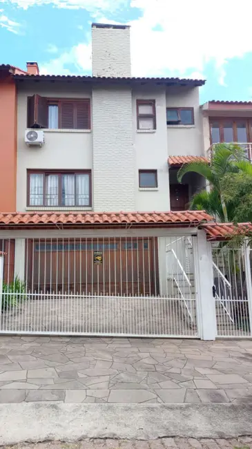 Foto 1 de Casa com 3 quartos à venda, 220m2 em Espírito Santo, Porto Alegre - RS