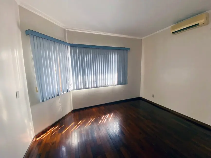 Casa com 3 quartos à venda, 289m2 em Passo da Areia, Porto Alegre - RS - imagem 7 Foto 7 de Casa com 3 quartos à venda, 289m2 em Passo da Areia, Porto Alegre - RS