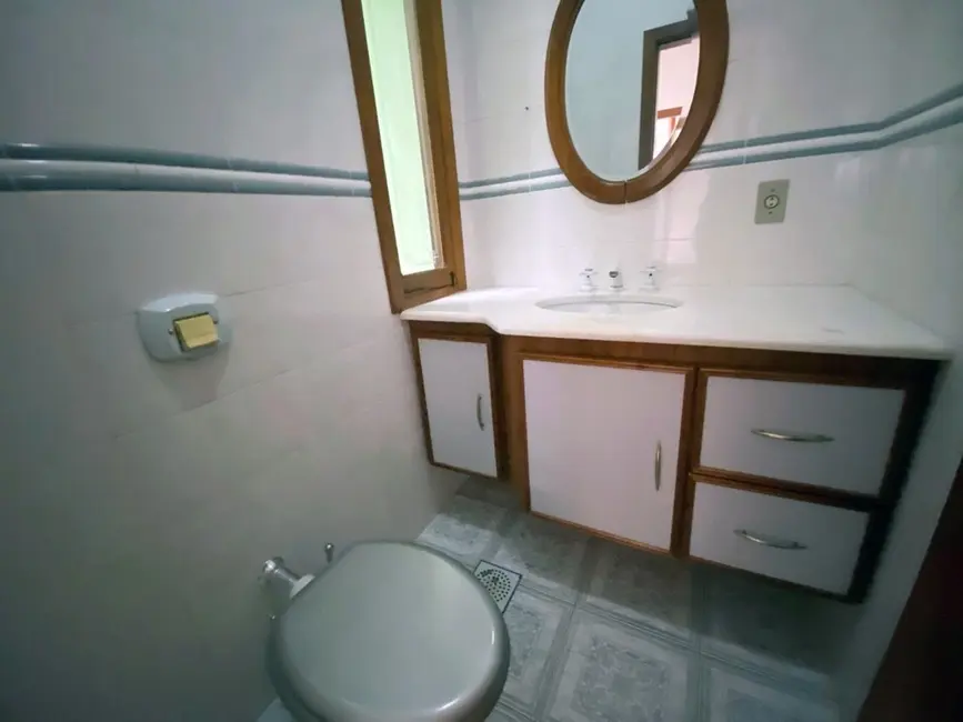 Casa com 3 quartos à venda, 289m2 em Passo da Areia, Porto Alegre - RS - imagem 8 Foto 8 de Casa com 3 quartos à venda, 289m2 em Passo da Areia, Porto Alegre - RS