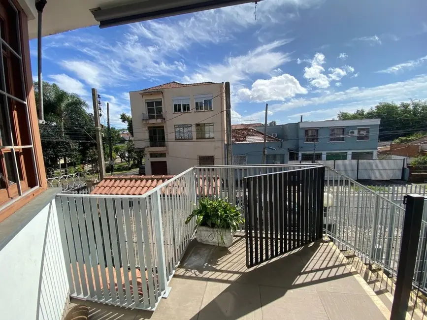 Casa com 3 quartos à venda, 289m2 em Passo da Areia, Porto Alegre - RS - imagem 4 Foto 4 de Casa com 3 quartos à venda, 289m2 em Passo da Areia, Porto Alegre - RS
