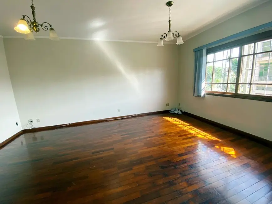 Casa com 3 quartos à venda, 289m2 em Passo da Areia, Porto Alegre - RS - imagem 5 Foto 5 de Casa com 3 quartos à venda, 289m2 em Passo da Areia, Porto Alegre - RS