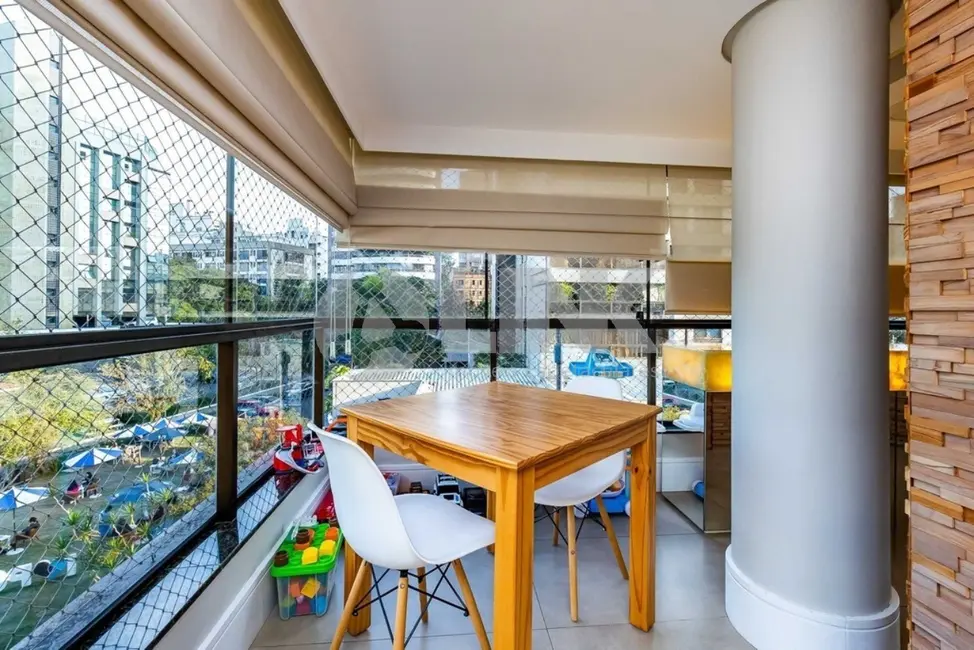 Apartamento com 3 quartos à venda, 162m2 em Moinhos de Vento, Porto Alegre - RS - imagem 7 Foto 7 de Apartamento com 3 quartos à venda, 162m2 em Moinhos de Vento, Porto Alegre - RS