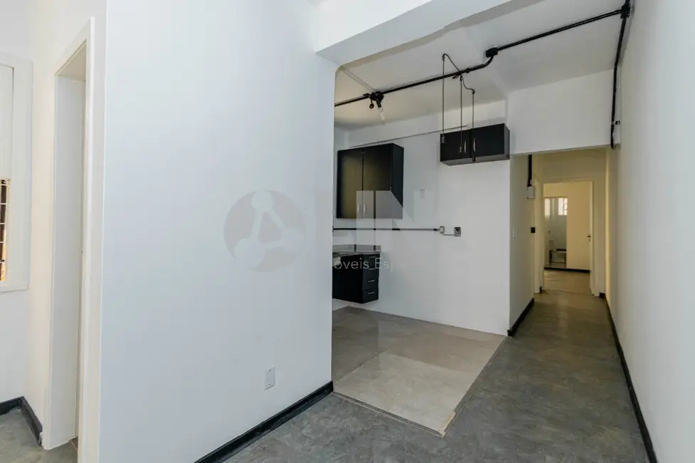 Apartamento com 2 quartos à venda, 46m2 em Santo Antônio, Porto Alegre - RS - imagem 6 Foto 6 de Apartamento com 2 quartos à venda, 46m2 em Santo Antônio, Porto Alegre - RS