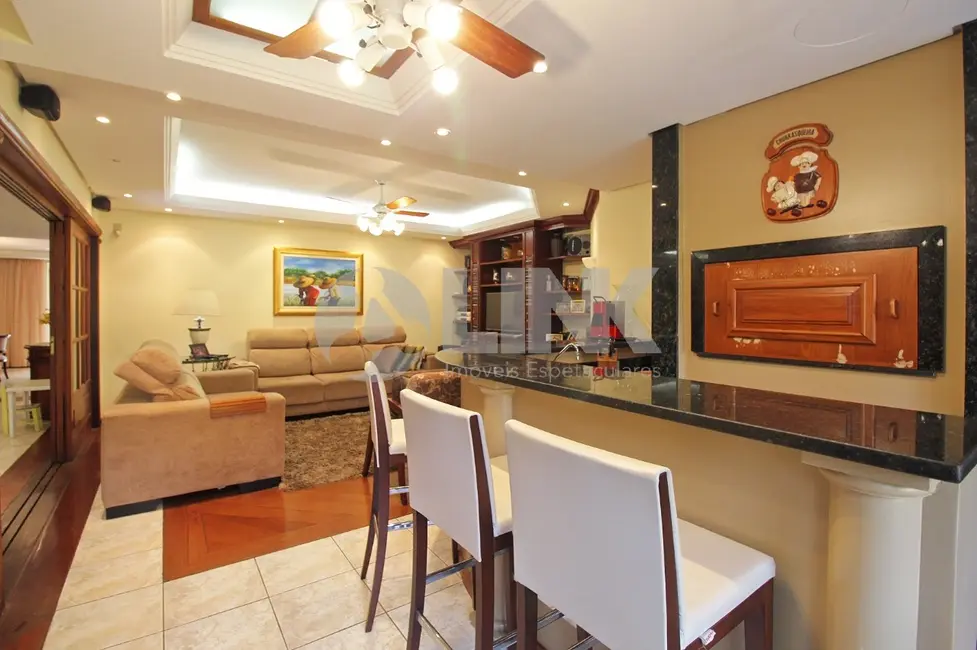 Casa com 4 quartos à venda, 381m2 em Chácara das Pedras, Porto Alegre - RS - imagem 8 Foto 8 de Casa com 4 quartos à venda, 381m2 em Chácara das Pedras, Porto Alegre - RS