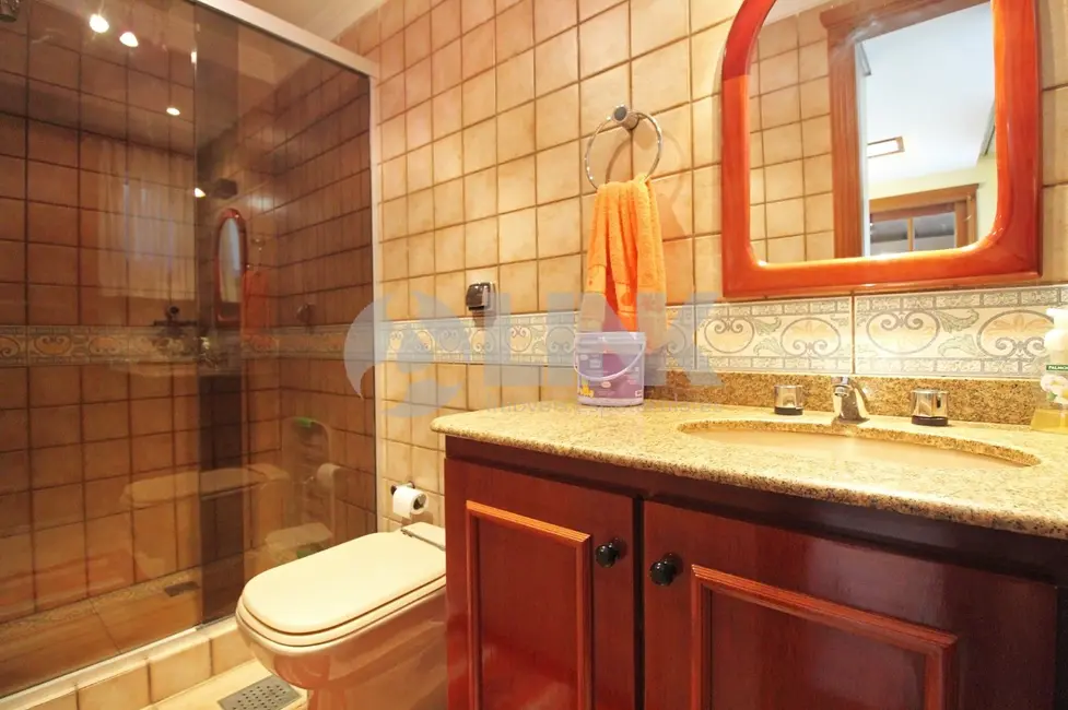 Casa com 4 quartos à venda, 381m2 em Chácara das Pedras, Porto Alegre - RS - imagem 9 Foto 9 de Casa com 4 quartos à venda, 381m2 em Chácara das Pedras, Porto Alegre - RS