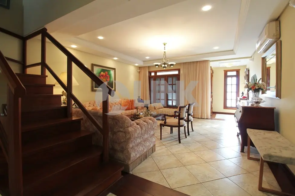 Casa com 4 quartos à venda, 381m2 em Chácara das Pedras, Porto Alegre - RS - imagem 4 Foto 4 de Casa com 4 quartos à venda, 381m2 em Chácara das Pedras, Porto Alegre - RS