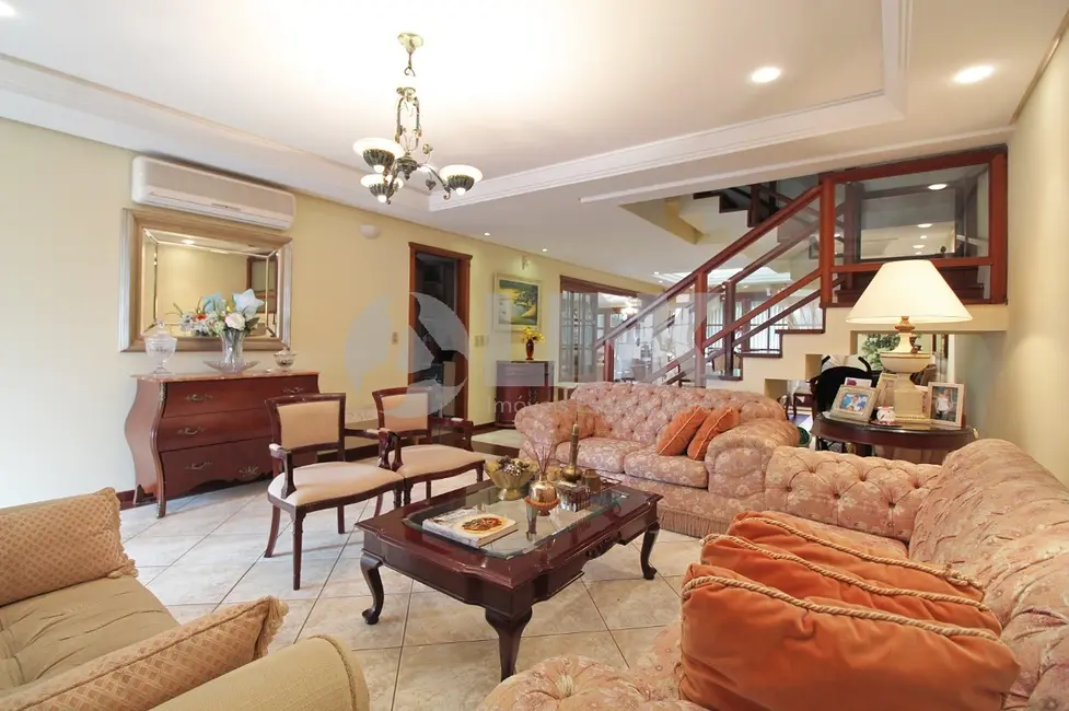 Casa com 4 quartos à venda, 381m2 em Chácara das Pedras, Porto Alegre - RS - imagem 3 Foto 3 de Casa com 4 quartos à venda, 381m2 em Chácara das Pedras, Porto Alegre - RS