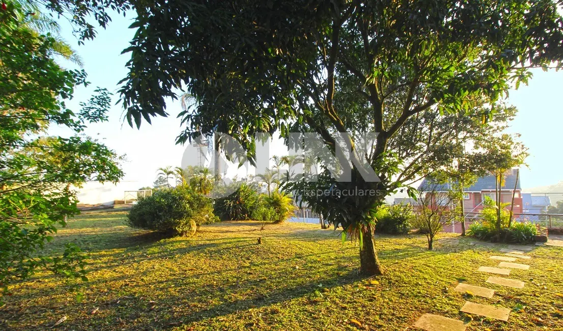 Casa com 4 quartos à venda, 600m2 em Teresópolis, Porto Alegre - RS - imagem 8 Foto 8 de Casa com 4 quartos à venda, 600m2 em Teresópolis, Porto Alegre - RS
