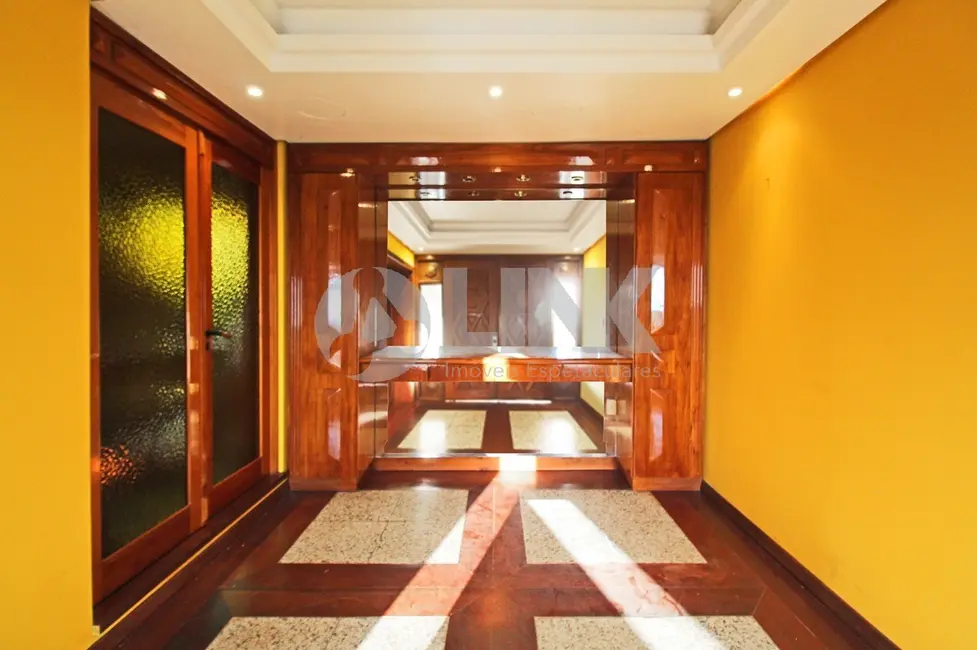 Casa com 4 quartos à venda, 600m2 em Teresópolis, Porto Alegre - RS - imagem 9 Foto 9 de Casa com 4 quartos à venda, 600m2 em Teresópolis, Porto Alegre - RS