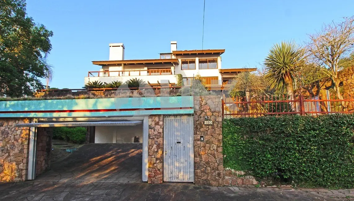 Foto 1 de Casa com 4 quartos à venda, 600m2 em Teresópolis, Porto Alegre - RS