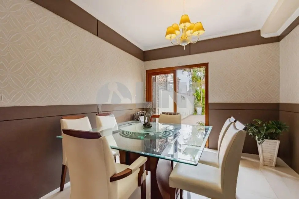 Casa com 3 quartos à venda, 231m2 em Jardim Itu, Porto Alegre - RS - imagem 6 Foto 6 de Casa com 3 quartos à venda, 231m2 em Jardim Itu, Porto Alegre - RS