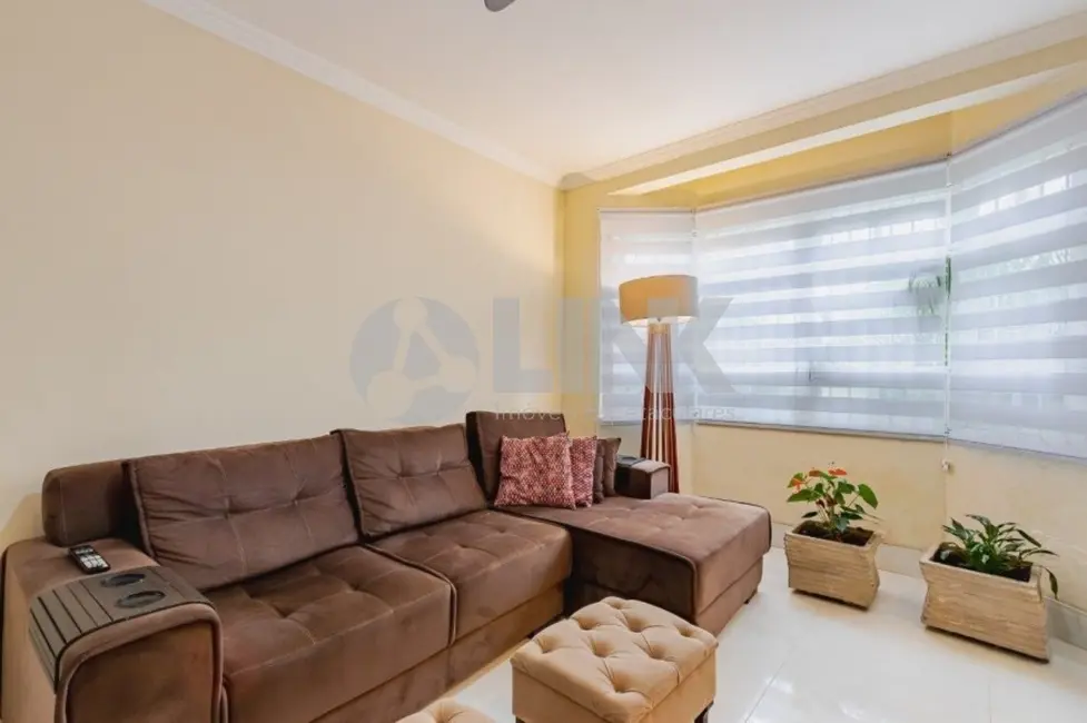 Casa com 3 quartos à venda, 231m2 em Jardim Itu, Porto Alegre - RS - imagem 5 Foto 5 de Casa com 3 quartos à venda, 231m2 em Jardim Itu, Porto Alegre - RS
