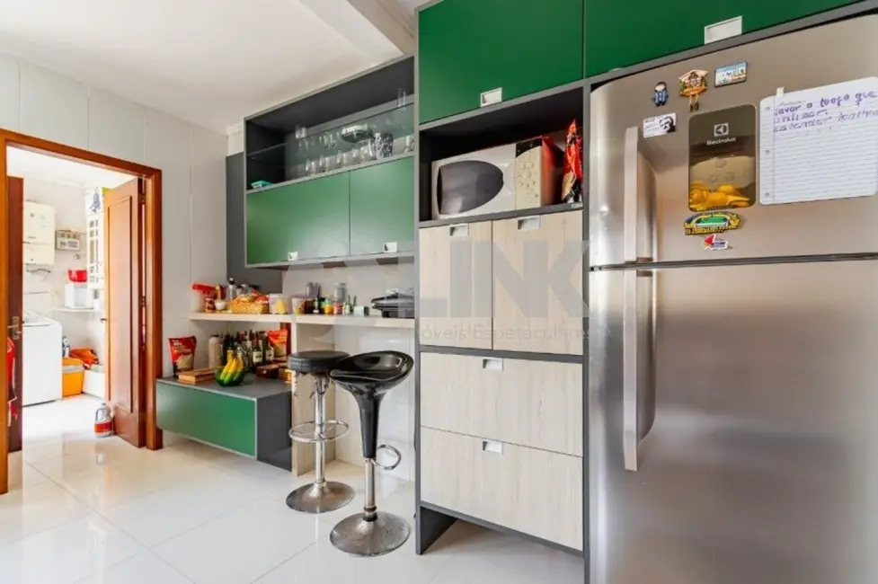 Casa com 3 quartos à venda, 231m2 em Jardim Itu, Porto Alegre - RS - imagem 9 Foto 9 de Casa com 3 quartos à venda, 231m2 em Jardim Itu, Porto Alegre - RS