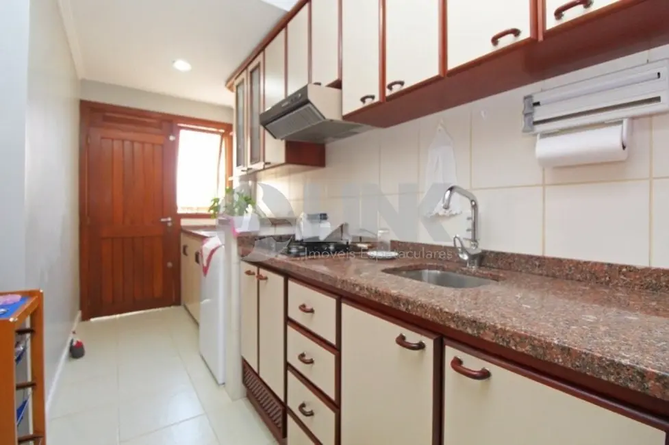 Foto 9 de Casa com 3 quartos à venda, 225m2 em Jardim Itu, Porto Alegre - RS