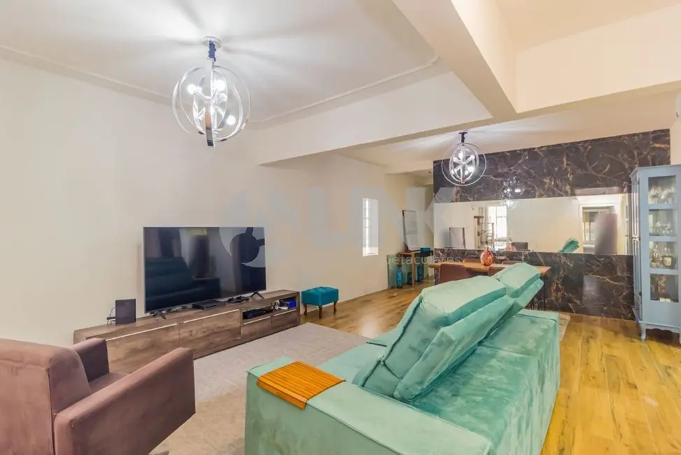 Apartamento com 3 quartos à venda, 97m2 em Auxiliadora, Porto Alegre - RS - imagem 5 Foto 5 de Apartamento com 3 quartos à venda, 97m2 em Auxiliadora, Porto Alegre - RS