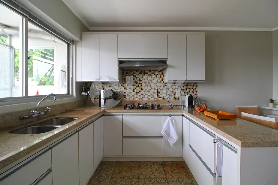 Apartamento com 3 quartos à venda, 165m2 em Menino Deus, Porto Alegre - RS - imagem 5 Foto 5 de Apartamento com 3 quartos à venda, 165m2 em Menino Deus, Porto Alegre - RS