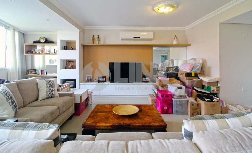 Apartamento com 3 quartos à venda, 165m2 em Menino Deus, Porto Alegre - RS - imagem 2 Foto 2 de Apartamento com 3 quartos à venda, 165m2 em Menino Deus, Porto Alegre - RS