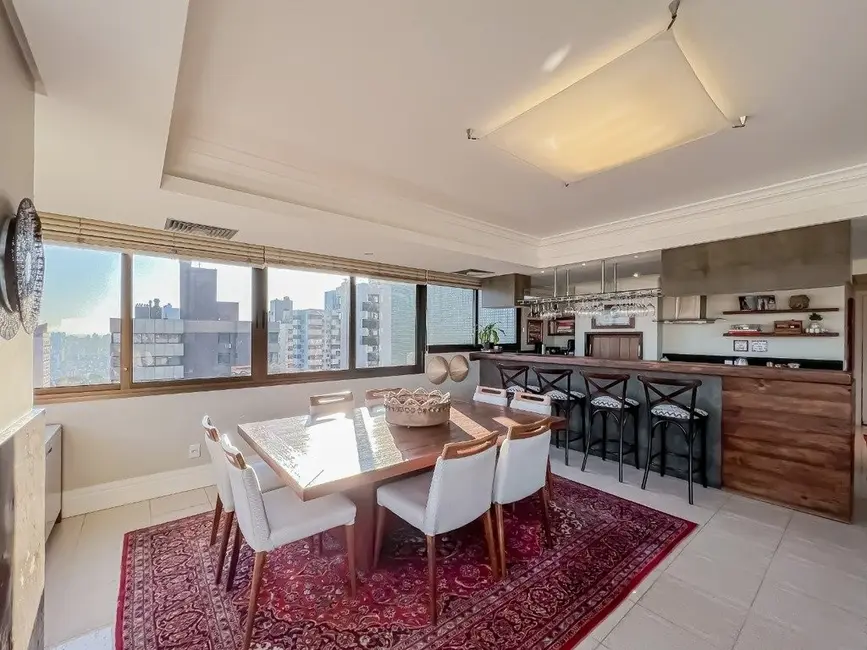 Apartamento com 3 quartos à venda, 243m2 em Rio Branco, Porto Alegre - RS - imagem 7 Foto 7 de Apartamento com 3 quartos à venda, 243m2 em Rio Branco, Porto Alegre - RS