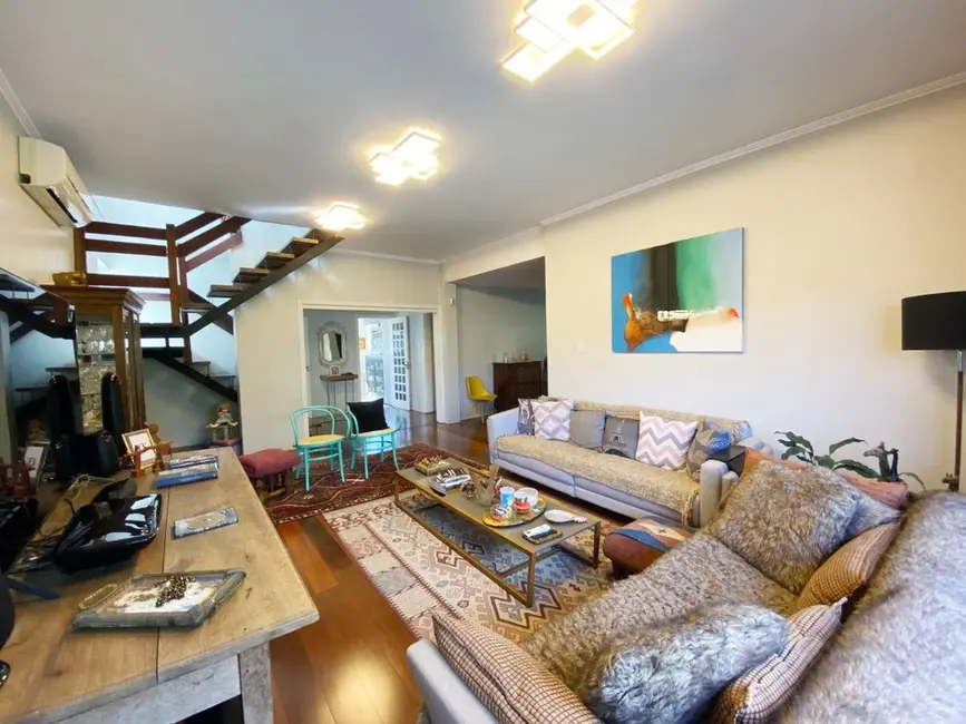 Casa com 3 quartos à venda, 381m2 em Teresópolis, Porto Alegre - RS - imagem 5 Foto 5 de Casa com 3 quartos à venda, 381m2 em Teresópolis, Porto Alegre - RS