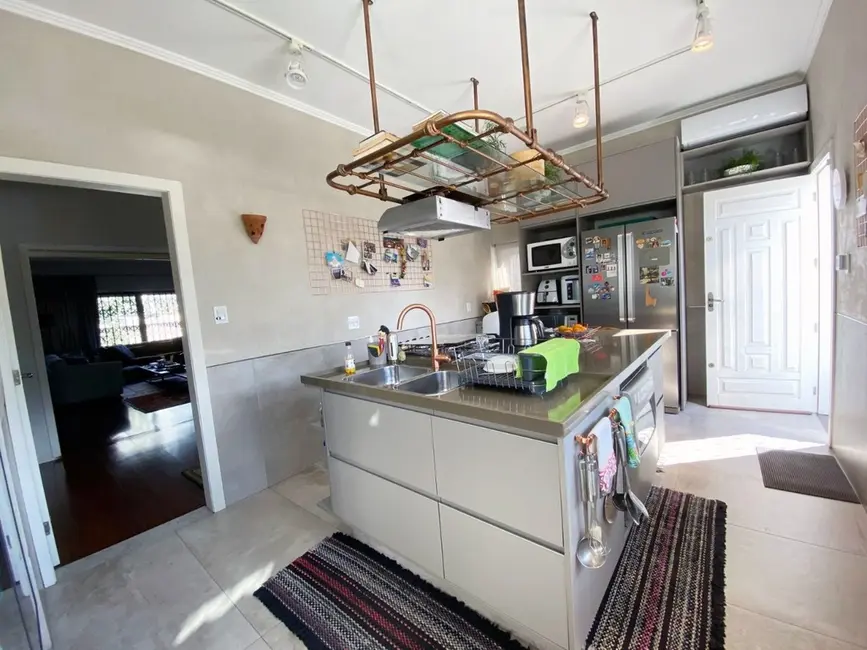 Casa com 3 quartos à venda, 381m2 em Teresópolis, Porto Alegre - RS - imagem 9 Foto 9 de Casa com 3 quartos à venda, 381m2 em Teresópolis, Porto Alegre - RS