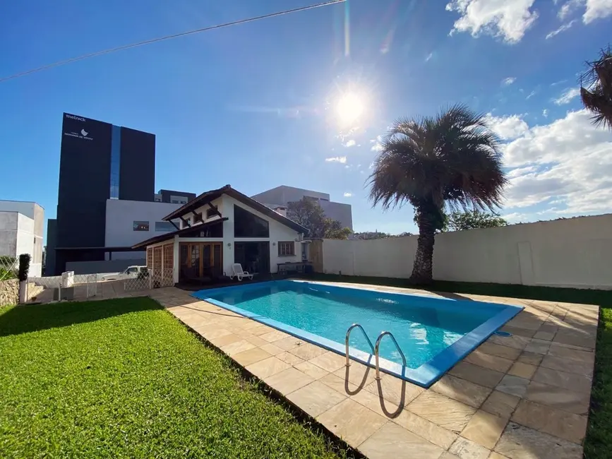 Foto 1 de Casa com 3 quartos à venda, 381m2 em Teresópolis, Porto Alegre - RS