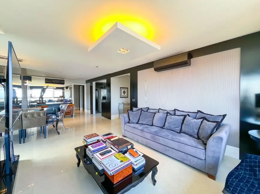 Apartamento com 3 quartos à venda, 160m2 em Moinhos de Vento, Porto Alegre - RS - imagem 5 Foto 5 de Apartamento com 3 quartos à venda, 160m2 em Moinhos de Vento, Porto Alegre - RS