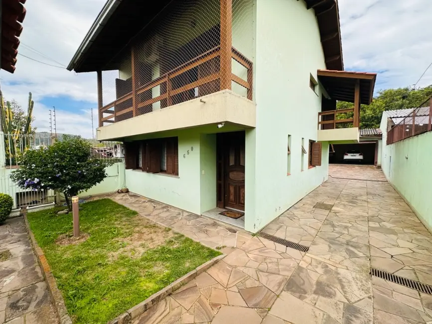 Foto 2 de Casa com 3 quartos à venda, 239m2 em Espírito Santo, Porto Alegre - RS