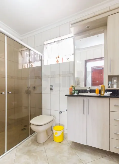 Apartamento com 3 quartos à venda, 168m2 em Higienópolis, Porto Alegre - RS - imagem 8 Foto 8 de Apartamento com 3 quartos à venda, 168m2 em Higienópolis, Porto Alegre - RS