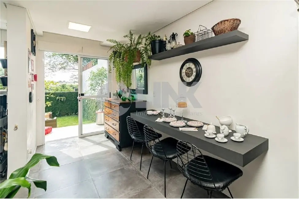 Foto 2 de Casa de Condomínio com 2 quartos à venda, 85m2 em Mário Quintana, Porto Alegre - RS