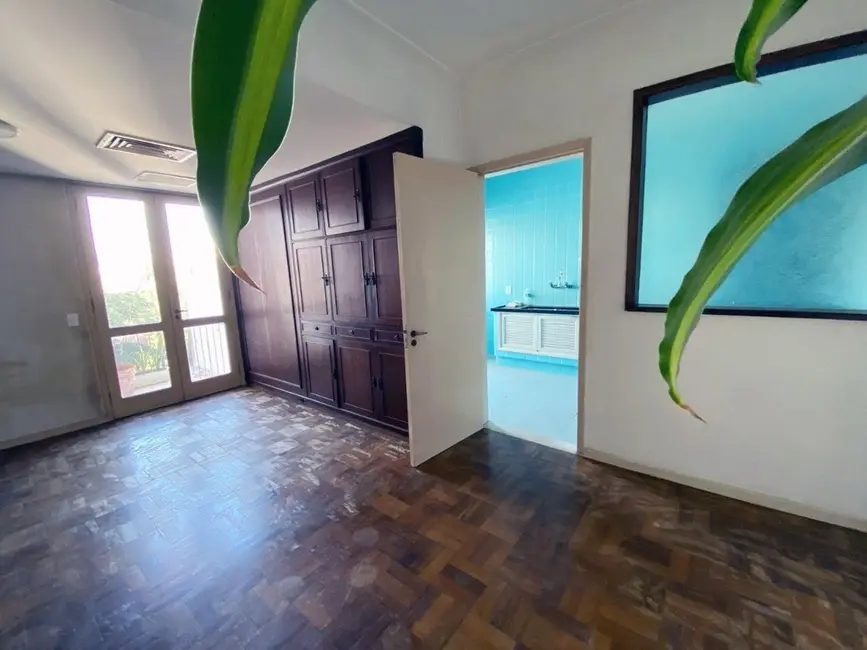 Apartamento com 3 quartos à venda, 195m2 em Moinhos de Vento, Porto Alegre - RS - imagem 8 Foto 8 de Apartamento com 3 quartos à venda, 195m2 em Moinhos de Vento, Porto Alegre - RS