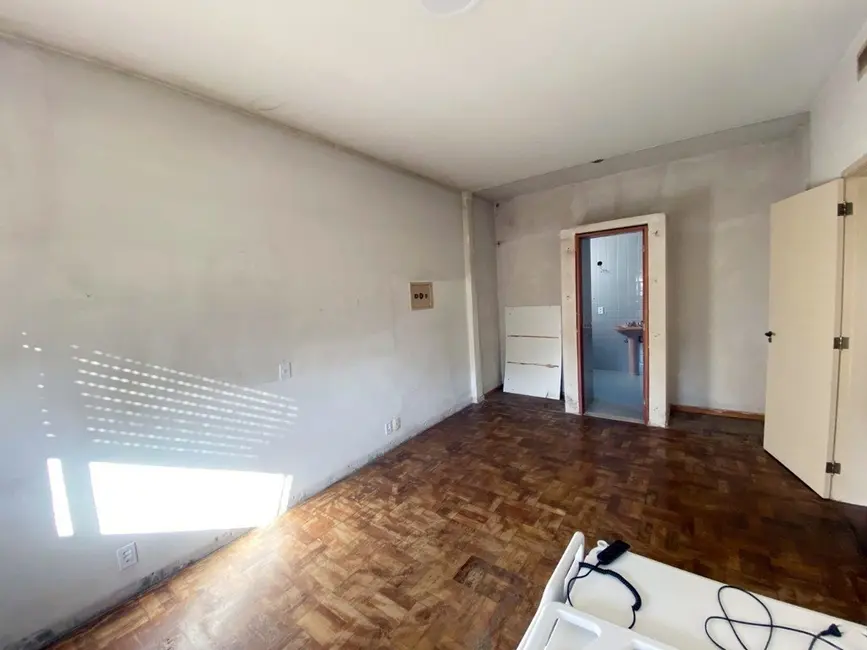 Apartamento com 3 quartos à venda, 195m2 em Moinhos de Vento, Porto Alegre - RS - imagem 7 Foto 7 de Apartamento com 3 quartos à venda, 195m2 em Moinhos de Vento, Porto Alegre - RS