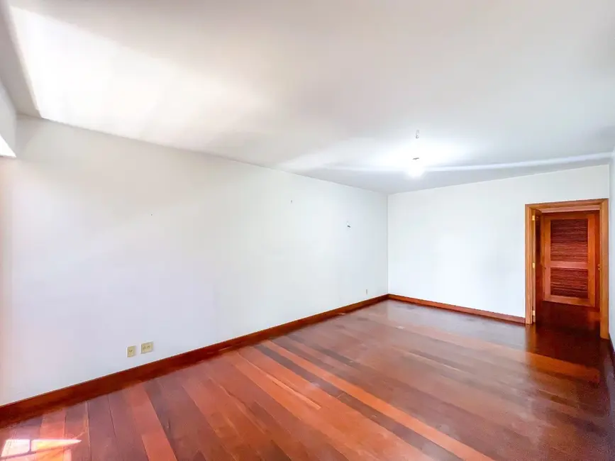 Apartamento com 3 quartos à venda, 322m2 em Moinhos de Vento, Porto Alegre - RS - imagem 8 Foto 8 de Apartamento com 3 quartos à venda, 322m2 em Moinhos de Vento, Porto Alegre - RS