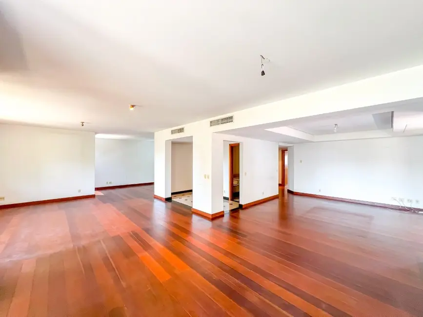Apartamento com 3 quartos à venda, 322m2 em Moinhos de Vento, Porto Alegre - RS - imagem 7 Foto 7 de Apartamento com 3 quartos à venda, 322m2 em Moinhos de Vento, Porto Alegre - RS
